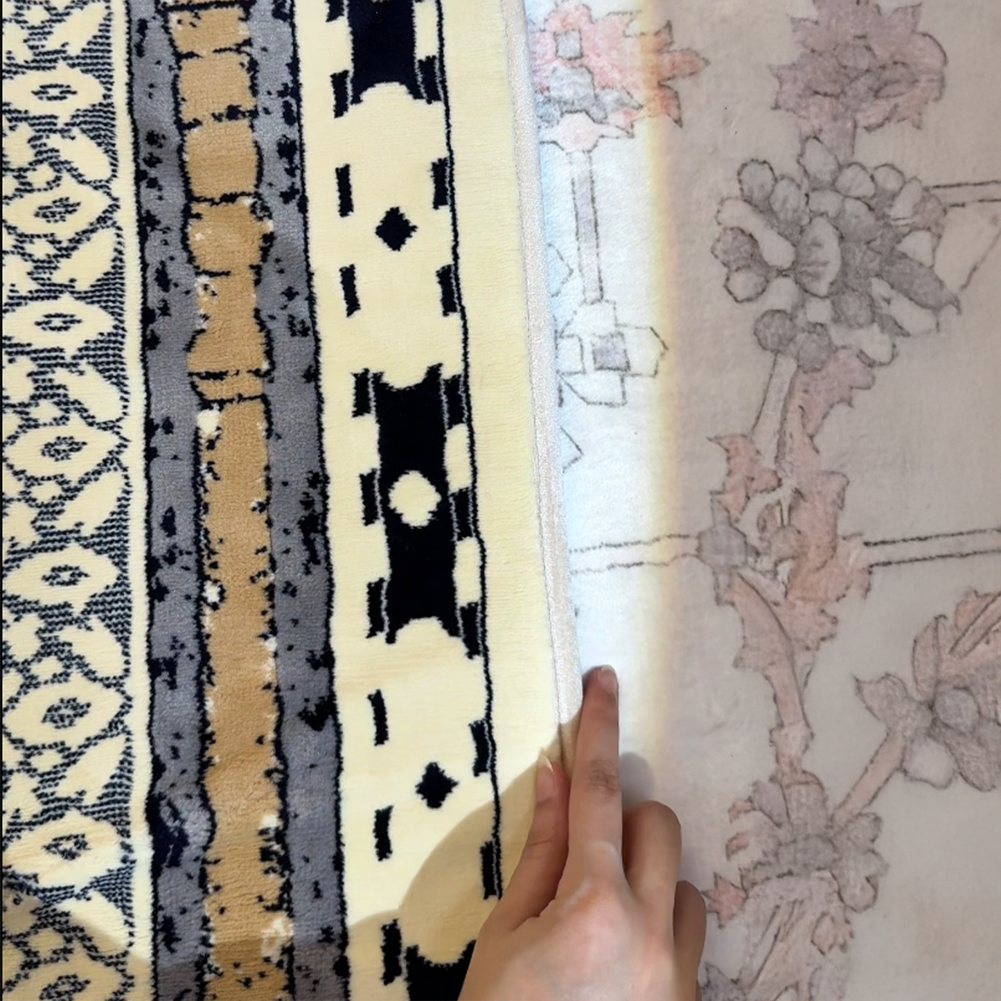 Sejadah Lapik Mihrab Nabi Dilengkung Dengan Beg Tangan
